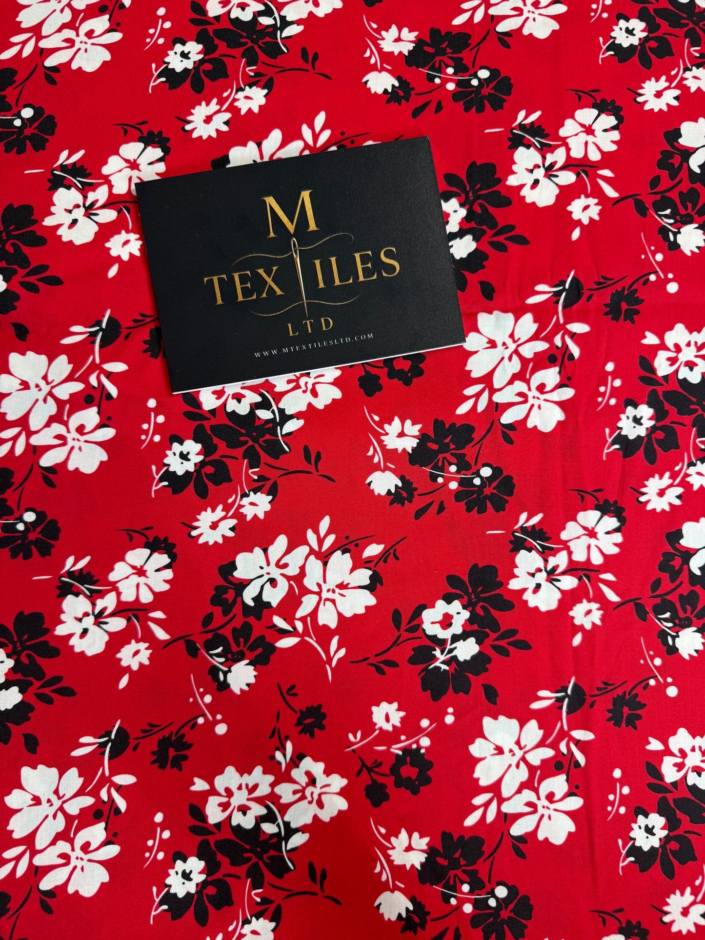 Bold Daisy Viscose Dress Fabric | Sold by the Metre