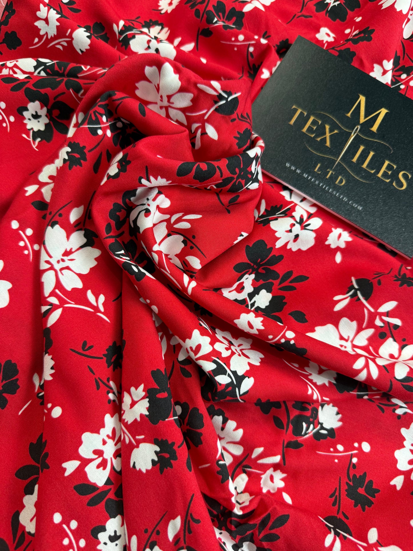 Bold Daisy Viscose Dress Fabric | Sold by the Metre