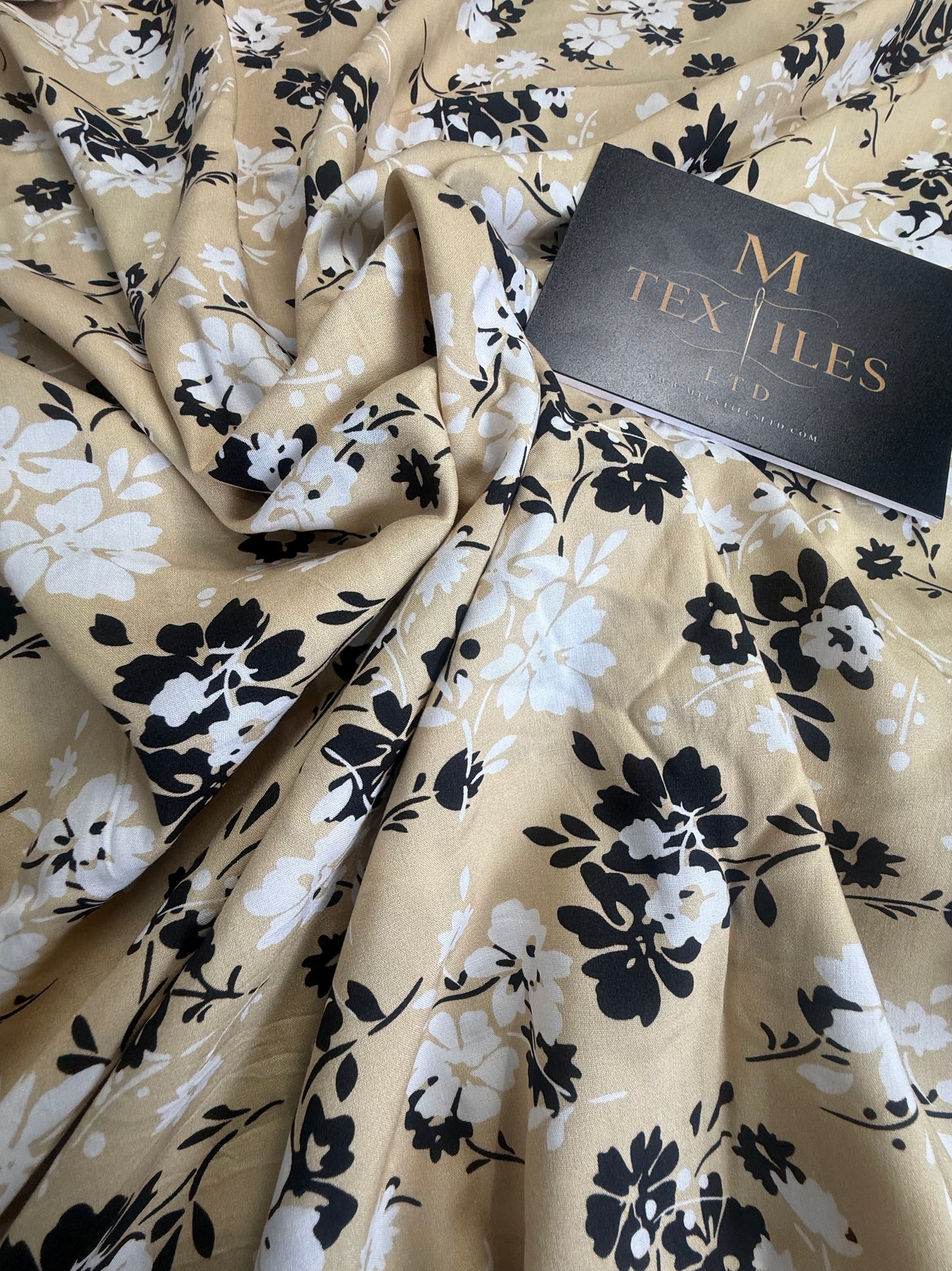 Bold Daisy Viscose Dress Fabric | Sold by the Metre
