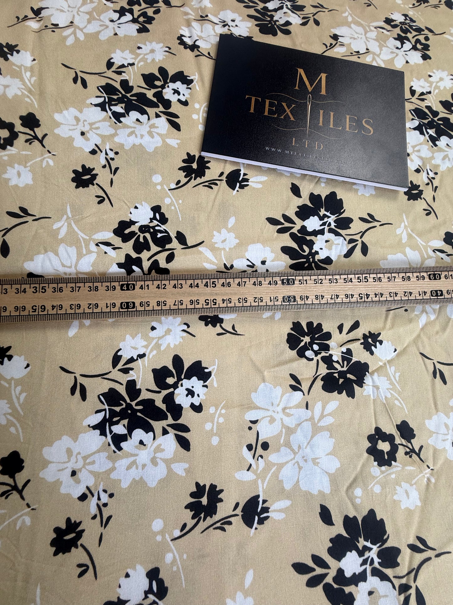 Bold Daisy Viscose Dress Fabric | Sold by the Metre