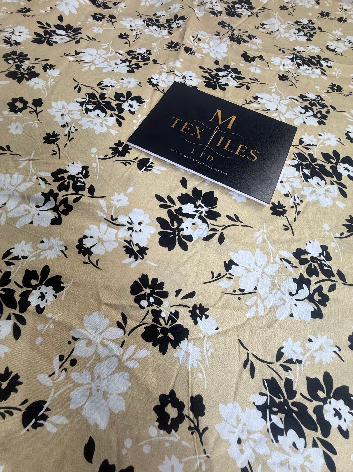 Bold Daisy Viscose Dress Fabric | Sold by the Metre