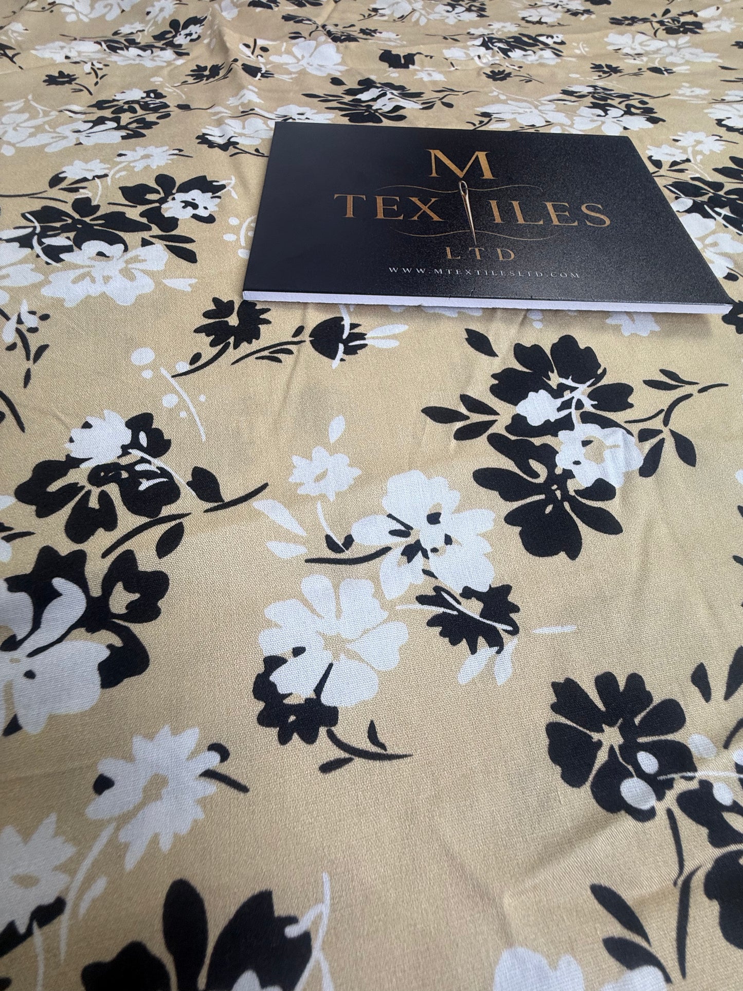 Bold Daisy Viscose Dress Fabric | Sold by the Metre
