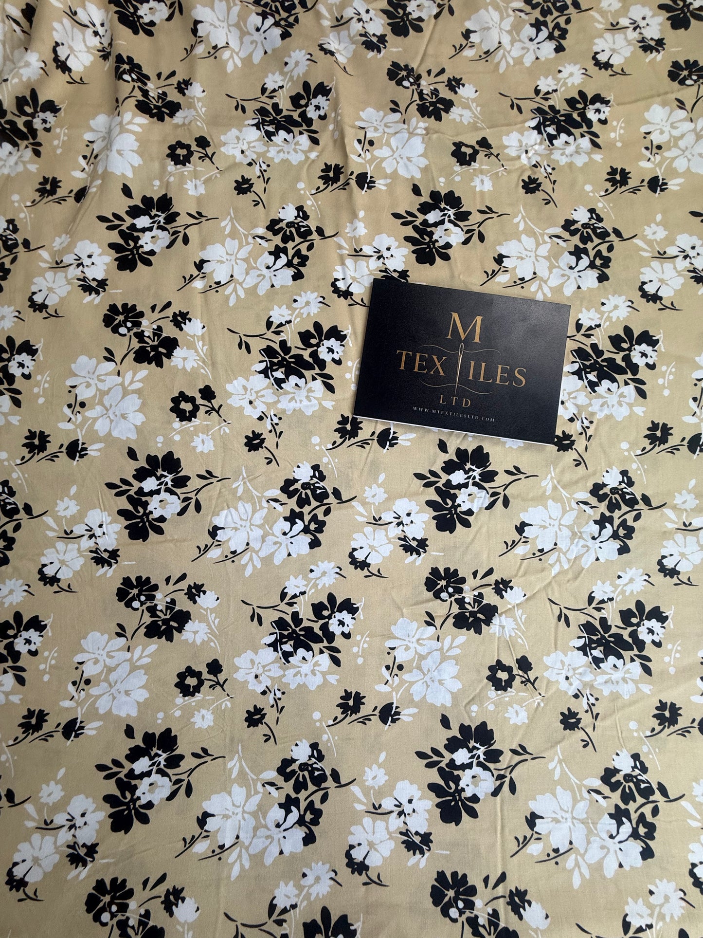 Bold Daisy Viscose Dress Fabric | Sold by the Metre