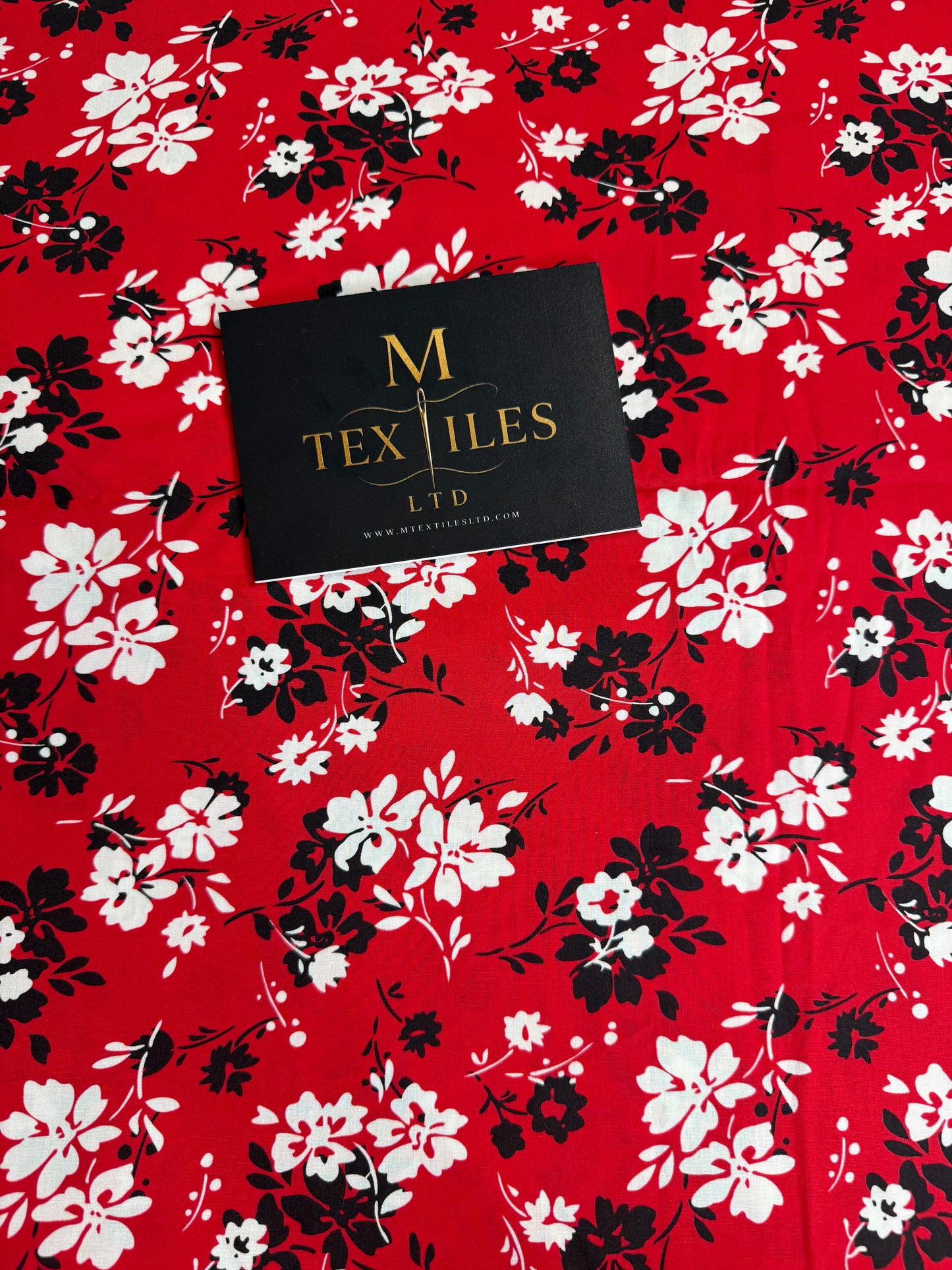 Bold Daisy Viscose Dress Fabric | Sold by the Metre